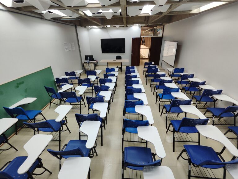 SALA DE AULA 215
